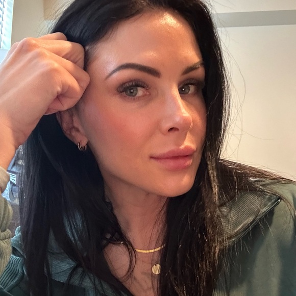 Meet your Posher, Crystal - Picture 3 of 3